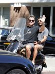 Amsterdam 3 augustus 2018
Leco v Zadelhoff en zijn partner Carlos Alberto 2 keer op 1 dag op hun vespa scooter.