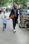 Amsterdam 29 augustus 2018
Lieke v Lexmond met haar zoontje aan het winkelen.