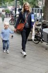 Amsterdam 29 augustus 2018
Lieke v Lexmond met haar zoontje aan het winkelen.