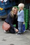 Amsterdam 29 augustus 2018
Lieke v Lexmond met haar zoontje aan het winkelen.