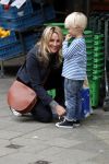 Amsterdam 29 augustus 2018
Lieke v Lexmond met haar zoontje aan het winkelen.