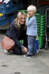 Amsterdam 29 augustus 2018
Lieke v Lexmond met haar zoontje aan het winkelen.