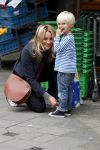 Amsterdam 29 augustus 2018
Lieke v Lexmond met haar zoontje aan het winkelen.