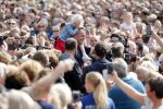 Waspik Waalwijk 26 augustus 2018
Huldiging Maarten v d Weijdenin Waalwijk en met familie bij zijn huis. Zijn vrouw Daisy en kinderen Phileine en Robien waren er natuurlijk bij.