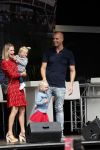 Waspik Waalwijk 26 augustus 2018
Huldiging Maarten v d Weijdenin Waalwijk en met familie bij zijn huis. Zijn vrouw Daisy en kinderen Phileine en Robien waren er natuurlijk bij.