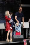 Waspik Waalwijk 26 augustus 2018
Huldiging Maarten v d Weijdenin Waalwijk en met familie bij zijn huis. Zijn vrouw Daisy en kinderen Phileine en Robien waren er natuurlijk bij.