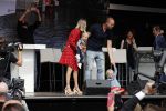 Waspik Waalwijk 26 augustus 2018
Huldiging Maarten v d Weijdenin Waalwijk en met familie bij zijn huis. Zijn vrouw Daisy en kinderen Phileine en Robien waren er natuurlijk bij.