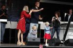 Waspik Waalwijk 26 augustus 2018
Huldiging Maarten v d Weijdenin Waalwijk en met familie bij zijn huis. Zijn vrouw Daisy en kinderen Phileine en Robien waren er natuurlijk bij.