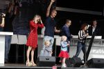 Waspik Waalwijk 26 augustus 2018
Huldiging Maarten v d Weijdenin Waalwijk en met familie bij zijn huis. Zijn vrouw Daisy en kinderen Phileine en Robien waren er natuurlijk bij.