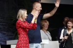 Waspik Waalwijk 26 augustus 2018
Huldiging Maarten v d Weijdenin Waalwijk en met familie bij zijn huis. Zijn vrouw Daisy en kinderen Phileine en Robien waren er natuurlijk bij.
