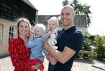 Waspik Waalwijk 26 augustus 2018
Huldiging Maarten v d Weijdenin Waalwijk en met familie bij zijn huis. Zijn vrouw Daisy en kinderen Phileine en Robien waren er natuurlijk bij.