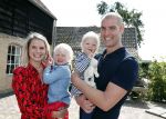 Waspik Waalwijk 26 augustus 2018
Huldiging Maarten v d Weijdenin Waalwijk en met familie bij zijn huis. Zijn vrouw Daisy en kinderen Phileine en Robien waren er natuurlijk bij.