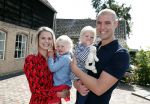 Waspik Waalwijk 26 augustus 2018
Huldiging Maarten v d Weijdenin Waalwijk en met familie bij zijn huis. Zijn vrouw Daisy en kinderen Phileine en Robien waren er natuurlijk bij.