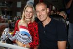 Waspik Waalwijk 26 augustus 2018
Huldiging Maarten v d Weijdenin Waalwijk en met familie bij zijn huis. Zijn vrouw Daisy en kinderen Phileine en Robien waren er natuurlijk bij.