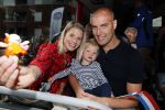 Waspik Waalwijk 26 augustus 2018
Huldiging Maarten v d Weijdenin Waalwijk en met familie bij zijn huis. Zijn vrouw Daisy en kinderen Phileine en Robien waren er natuurlijk bij.