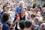 Waspik Waalwijk 26 augustus 2018
Huldiging Maarten v d Weijdenin Waalwijk en met familie bij zijn huis. Zijn vrouw Daisy en kinderen Phileine en Robien waren er natuurlijk bij.