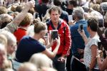 Waspik Waalwijk 26 augustus 2018
Huldiging Maarten v d Weijdenin Waalwijk en met familie bij zijn huis. Zijn vrouw Daisy en kinderen Phileine en Robien waren er natuurlijk bij. Marcel Maijer