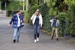 Amsterdam 25 augustus 2018
Martijn Krabbe gaat met zijn zoon achilles en zijn nieuwe vriendin Deborah Wietzes boodschappen doen.