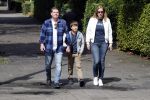 Amsterdam 25 augustus 2018
Martijn Krabbe gaat met zijn zoon achilles en zijn nieuwe vriendin Deborah Wietzes boodschappen doen.