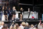 Waspik Waalwijk 26 augustus 2018
Huldiging Maarten v d Weijdenin Waalwijk en met familie bij zijn huis. Zijn vrouw Daisy en kinderen Phileine en Robien waren er natuurlijk bij. Oï¿½G3ne
Ogene Og3ne