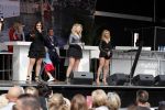 Waspik Waalwijk 26 augustus 2018
Huldiging Maarten v d Weijdenin Waalwijk en met familie bij zijn huis. Zijn vrouw Daisy en kinderen Phileine en Robien waren er natuurlijk bij. Oï¿½G3ne
Ogene Og3ne