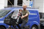 Amsterdam 4 september 2018
Oscar Aerts met zijn zoontje op de fiets.