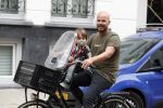Amsterdam 4 september 2018
Oscar Aerts met zijn zoontje op de fiets.