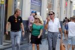 Amsterdam 3 augustus 2018
Patricia Paay en haar man Robert Hinfelaar met vrienden op het leidse plein in Amsterdam.