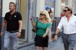 Amsterdam 3 augustus 2018
Patricia Paay en haar man Robert Hinfelaar met vrienden op het leidse plein in Amsterdam.