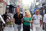Amsterdam 3 augustus 2018
Patricia Paay en haar man Robert Hinfelaar met vrienden op het leidse plein in Amsterdam.