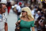 Amsterdam 3 augustus 2018
Patricia Paay en haar man Robert Hinfelaar met vrienden op het leidse plein in Amsterdam.