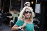 Amsterdam 3 augustus 2018
Patricia Paay en haar man Robert Hinfelaar met vrienden op het leidse plein in Amsterdam.