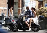 Amsterdam 3 augustus 2018
Quinty Trustfull en haar man Orlando gaan op de scooter naar de notaris.