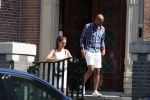 Amsterdam 3 augustus 2018
Quinty Trustfull en haar man Orlando gaan op de scooter naar de notaris.