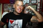 Eindhoven 28 augustus 2018
Rolf Tangel laat bij Dannyâ€™s tattooshop in Eindhoven zijn Barbie Samantha tatoos weghalen.