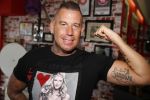 Eindhoven 28 augustus 2018
Rolf Tangel laat bij Dannyâ€™s tattooshop in Eindhoven zijn Barbie Samantha tatoos weghalen.