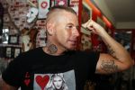 Eindhoven 28 augustus 2018
Rolf Tangel laat bij Dannyâ€™s tattooshop in Eindhoven zijn Barbie Samantha tatoos weghalen.