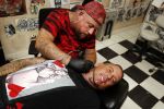 Eindhoven 28 augustus 2018
Rolf Tangel laat bij Dannyâ€™s tattooshop in Eindhoven zijn Barbie Samantha tatoos weghalen.