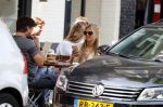 Amsterdam 19 juli 2018
Rick Brandsteder met zijn vriendin Roosje Kuizenga op terras.