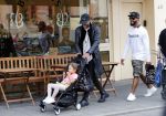 Amsterdam 9 september 2018
Sunnery James met zijn kinderen en een vriend op straat.