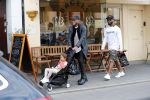 Amsterdam 9 september 2018
Sunnery James met zijn kinderen en een vriend op straat.