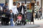 Amsterdam 9 september 2018
Sunnery James met zijn kinderen en een vriend op straat.