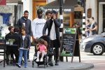 Amsterdam 9 september 2018
Sunnery James met zijn kinderen en een vriend op straat.