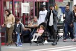 Amsterdam 9 september 2018
Sunnery James met zijn kinderen en een vriend op straat.