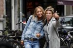 Amsterdam 29 augustus 2018
Wendy v Dijk met een goede vriendin en een fan