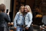 Amsterdam 29 augustus 2018
Wendy v Dijk met een goede vriendin en een fan