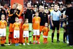 Amsterdam 6 mei 2018
Nederland-Peru 2-1 . Afscheidswedstrijd Wesley Sneijder . Zijn vrouw Yolanthe Sneijder Cabau en zoons Jessey en Xess Xava zijn natuurlijk aanwezig.