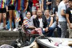 Amsterdam 3 augustus 2019
Gaypride in de grachten van Amsterdam.
Birgit Schuurman met haar nieuwe vriend Sander v Haarlem.