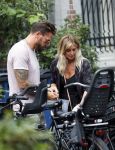 Amsterdam 28 augustus 2019
Candy Dulfer met vriend Rafael op terras en daarna op de fiets in Amsterdam.