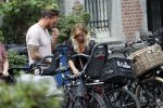 Amsterdam 28 augustus 2019
Candy Dulfer met vriend Rafael op terras en daarna op de fiets in Amsterdam.